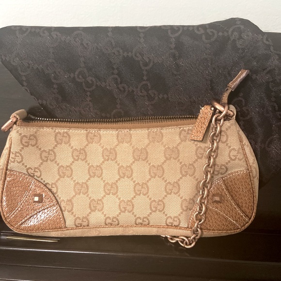 Gucci Handbags - Beautiful vintage GUCCI Nailhead Pochette